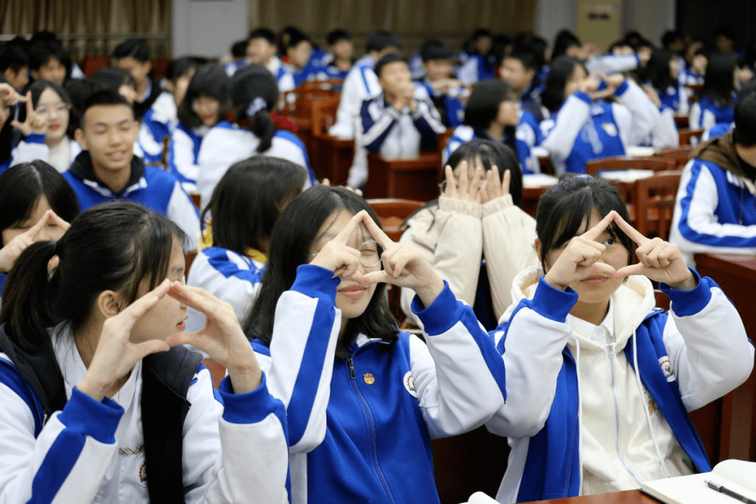 熊猫体育|
【学生干部培训班】系列一(图10)